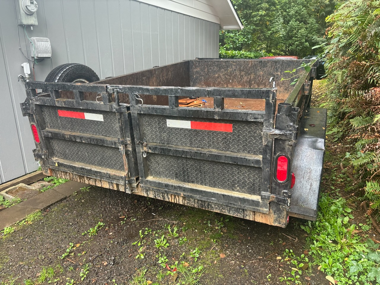 8 x 10' Dump Trailer - Rear View